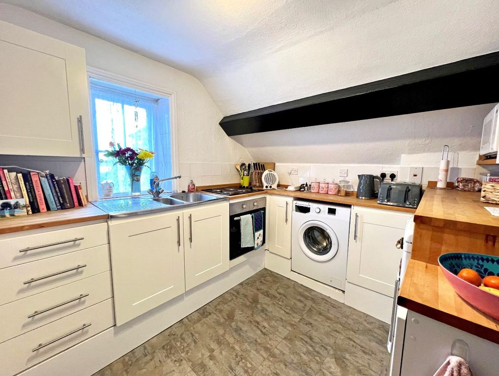 Property photo 2 of 12 Kitchen Wideb.Jpg