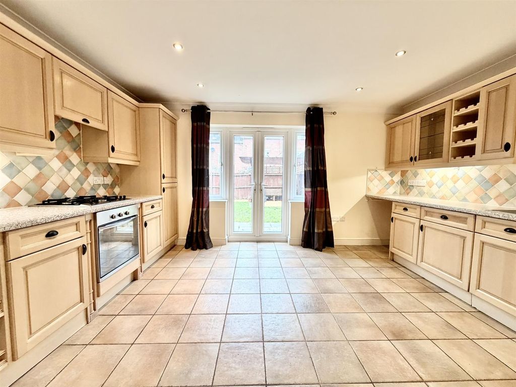 Property photo 2 of 11 Kitchen.Jpeg