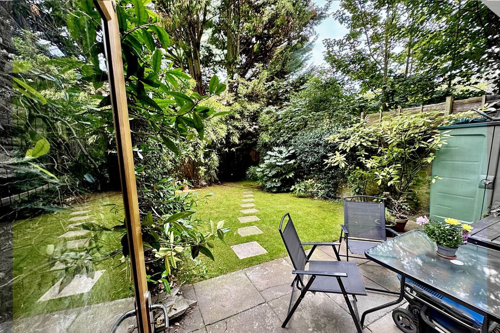 Property photo 2 of 16 Garden