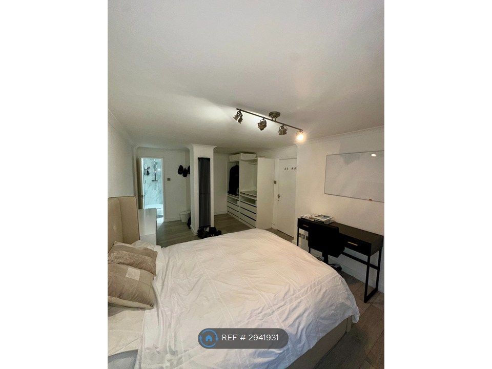 Property photo 3 of 10 Bedroom 1