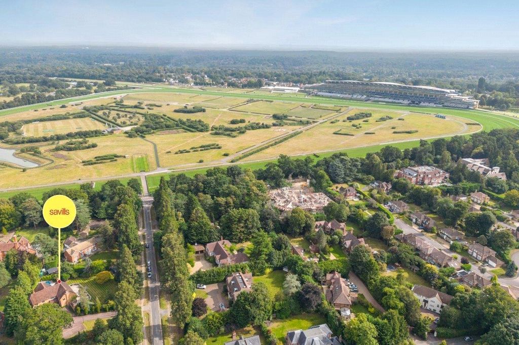 Property photo 1 of 33 Location And Ascot
