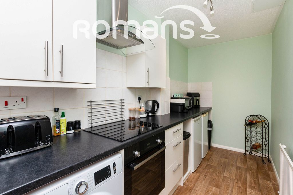 Property photo 2 of 11 Kitchen 1