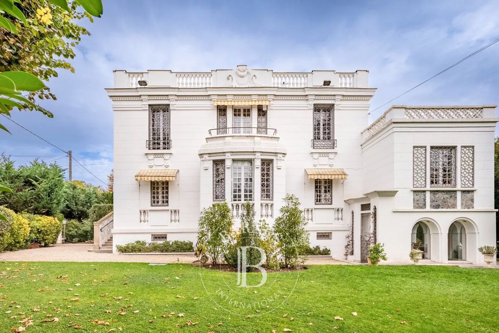 Property photo 1 of 24