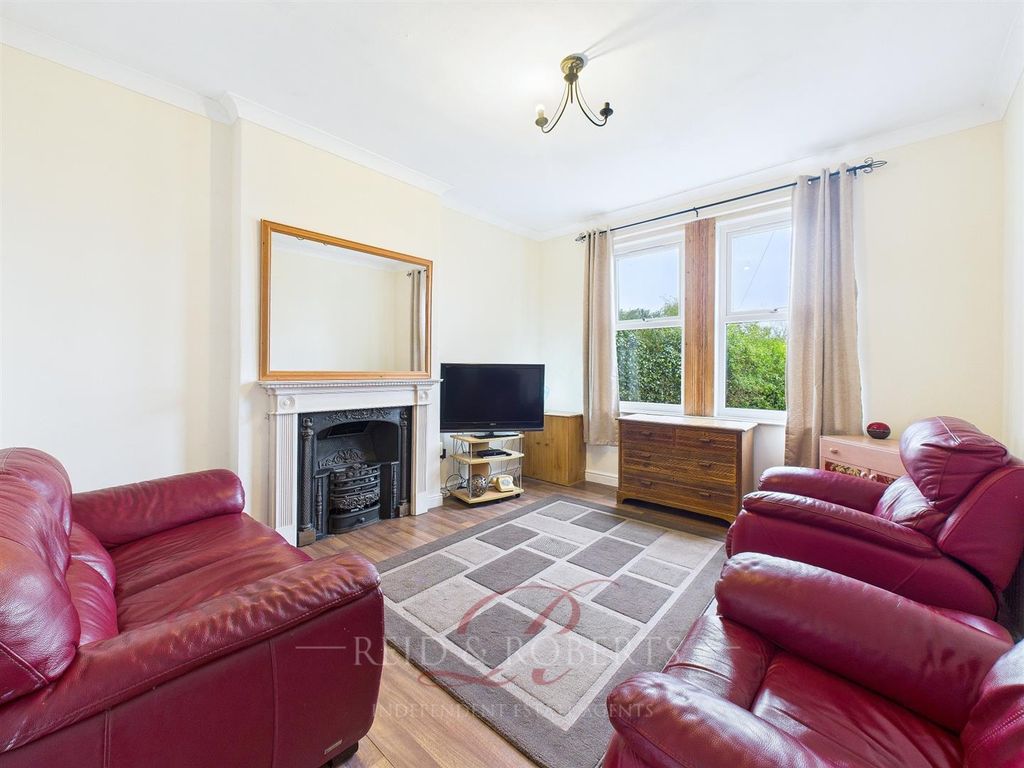 Property photo 3 of 34 Cam04884G0-Pr0112-Still017.Jpg