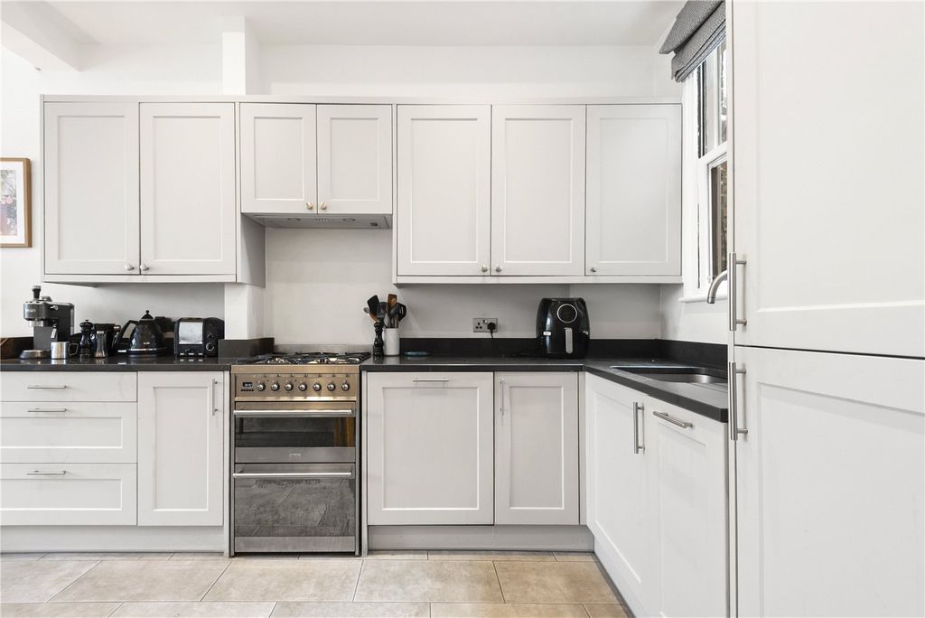 Property photo 2 of 19 Kitchen