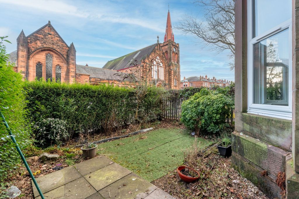 Property photo 2 of 20