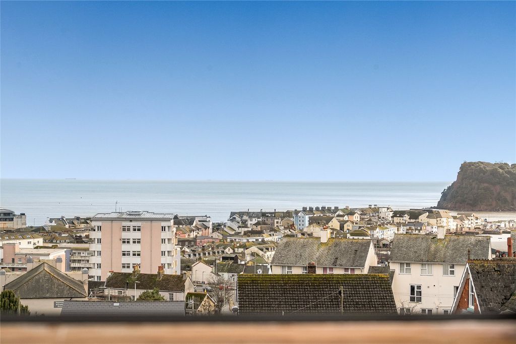 Property photo 3 of 21 Outlook