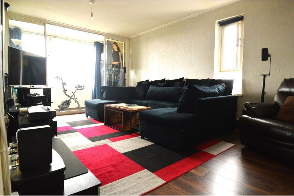 Property photo 2 of 10 Living Room