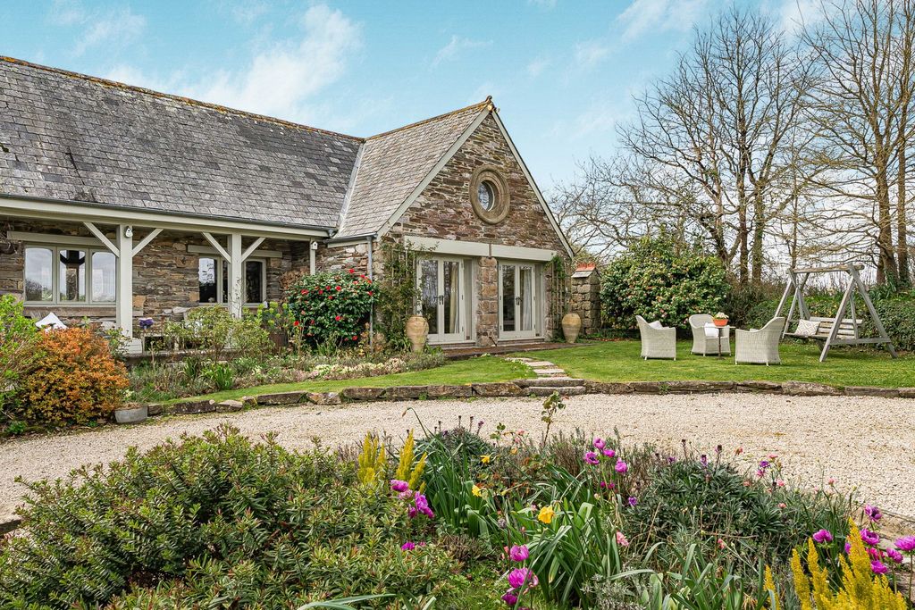 Property photo 2 of 32