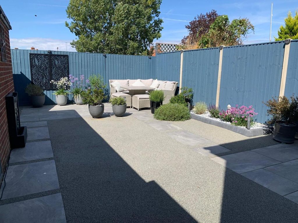 Property photo 3 of 19 Terrace / Patio