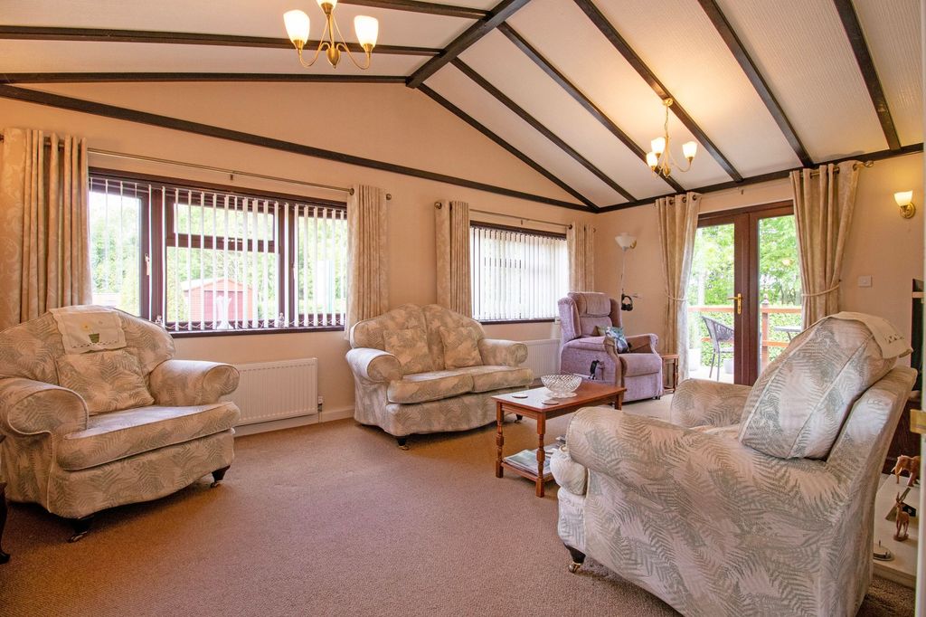 Property photo 2 of 22