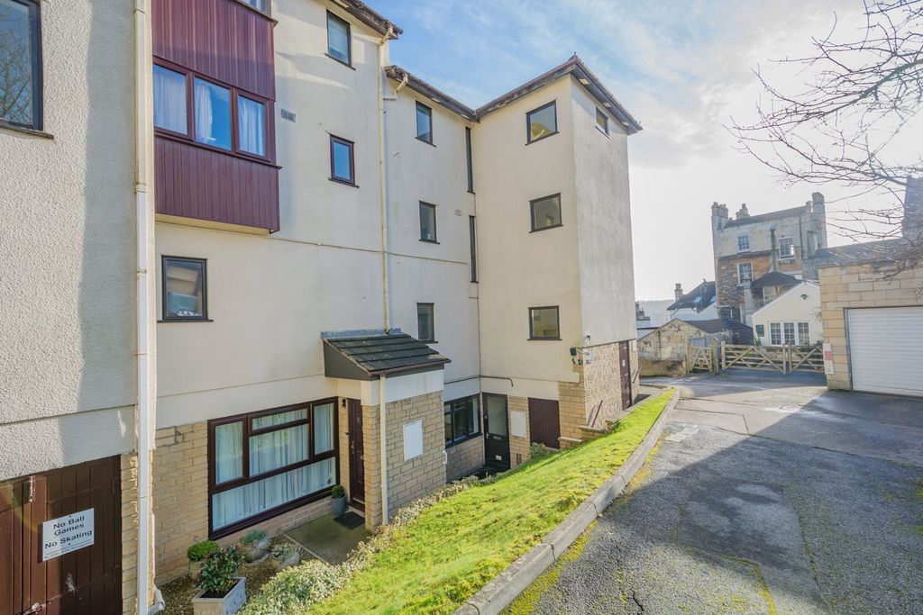 Property photo 2 of 6