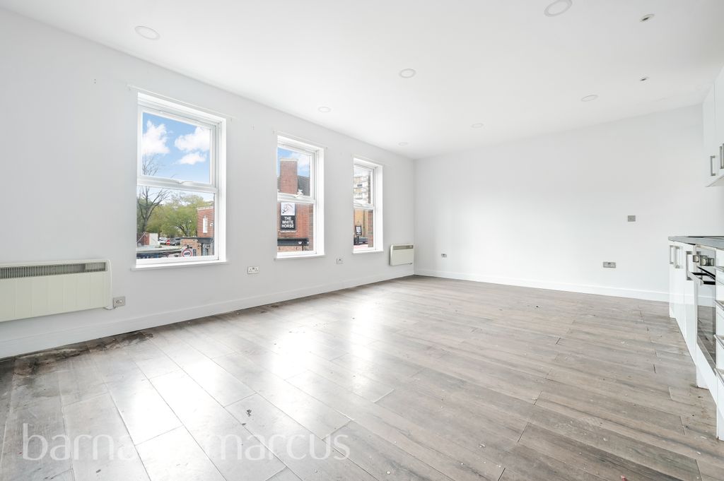 Property photo 1 of 9 Living Room