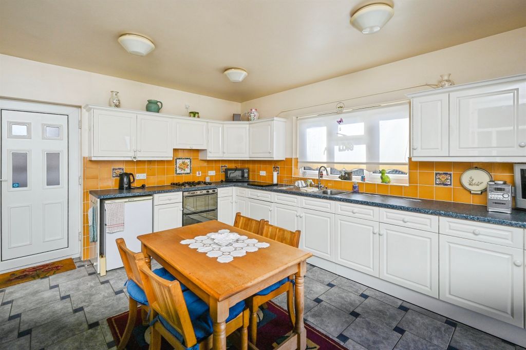 Property photo 3 of 26