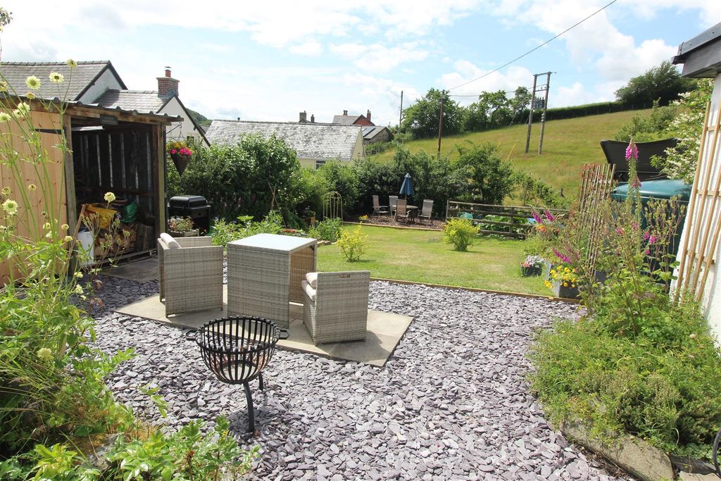 Property photo 3 of 29 Gardens