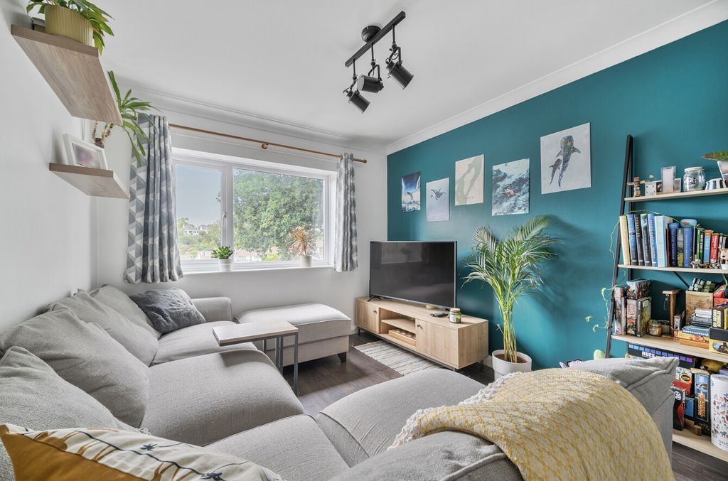 Property photo 3 of 19 3 - 1315785-11-685Ebe...