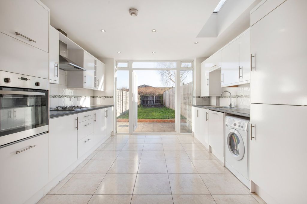 Property photo 3 of 12 Kitchen