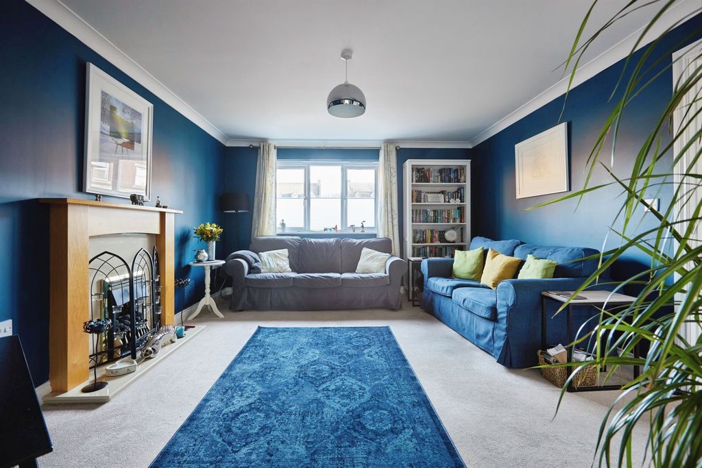 Property photo 3 of 21