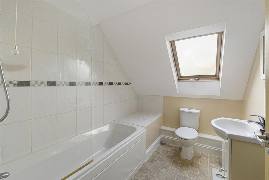 Property photo 3 of 9 17Rosemary07.Jpg