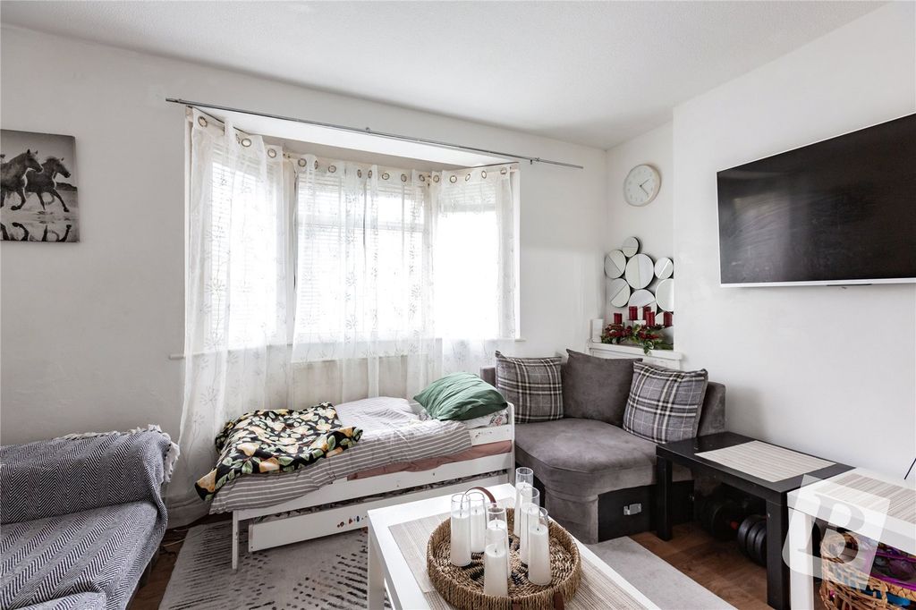 Property photo 2 of 9 Lounge