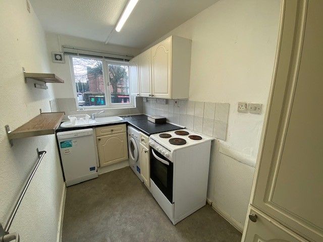 Property photo 2 of 6 Bedroom 1