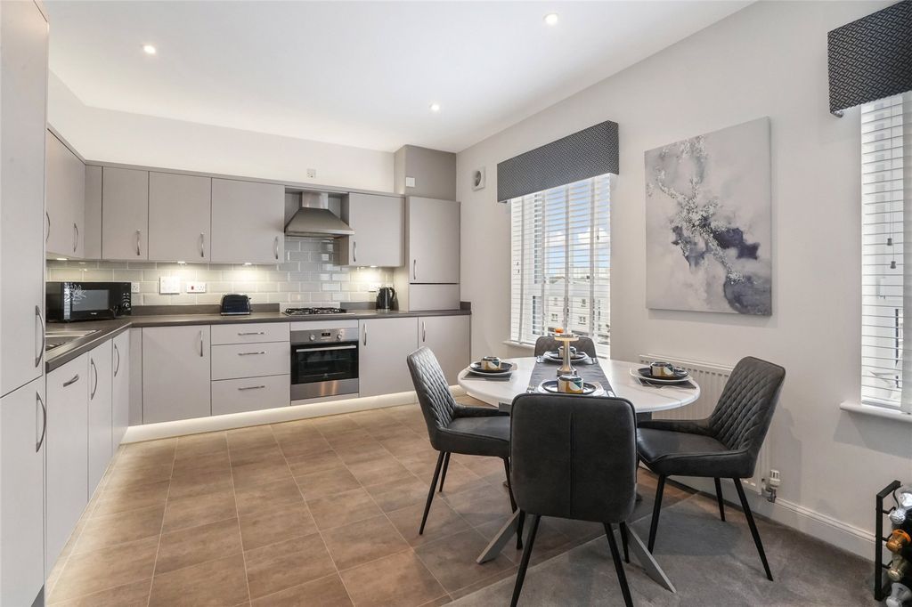 Property photo 3 of 15 Kitchen/Dining Room