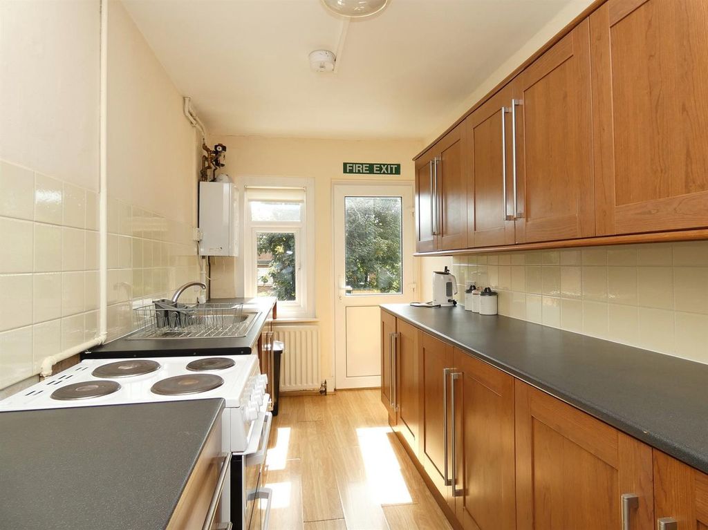 Property photo 3 of 10 01323 438506