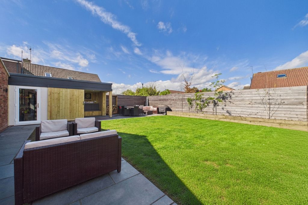 Property photo 3 of 24 Cam02279G0-Pr0076-Still036-002