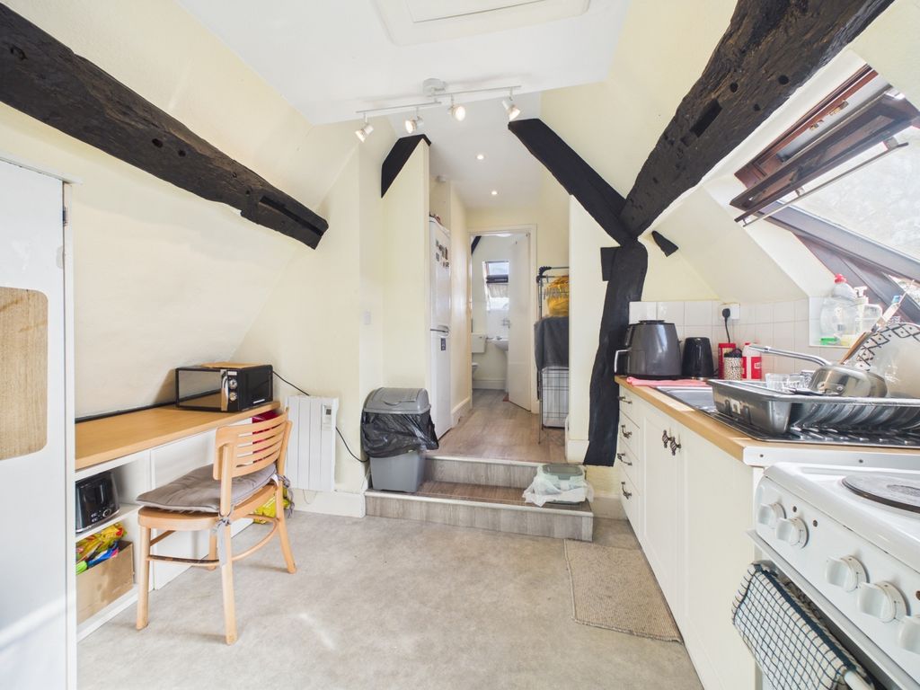 Property photo 3 of 8 Cam01791G0-Pr0221-Still008