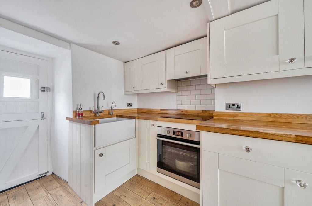 Property photo 2 of 17 Kitchen