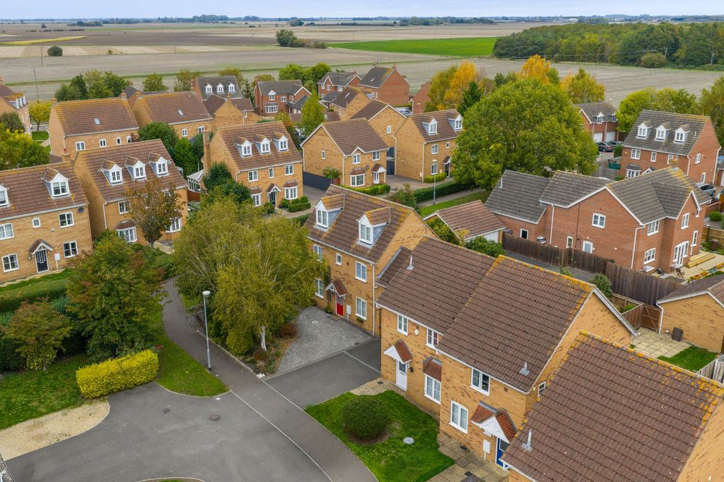 Property photo 2 of 33