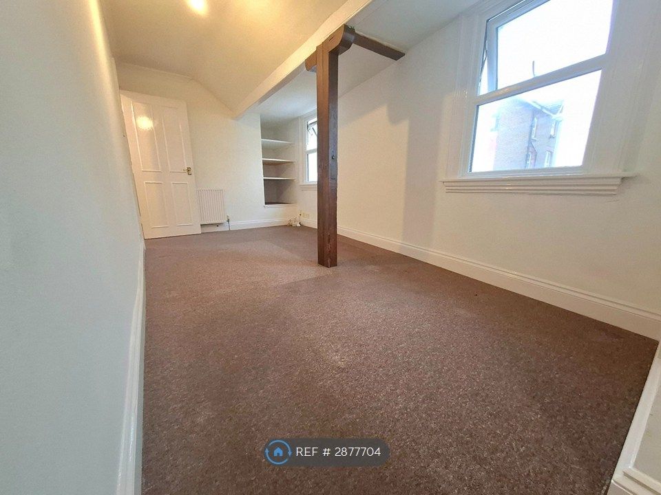 Property photo 2 of 5 Living Room