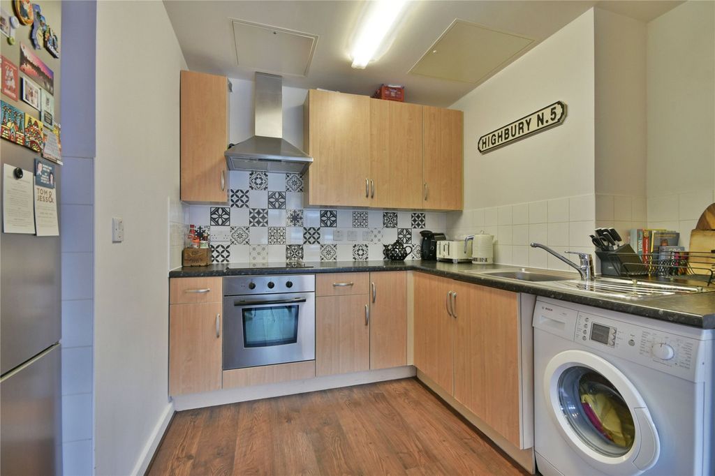 Property photo 2 of 15 Picture No. 19