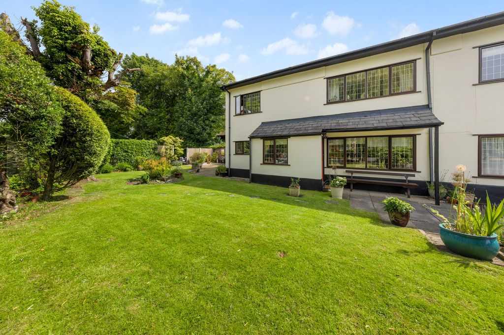 Property photo 2 of 40