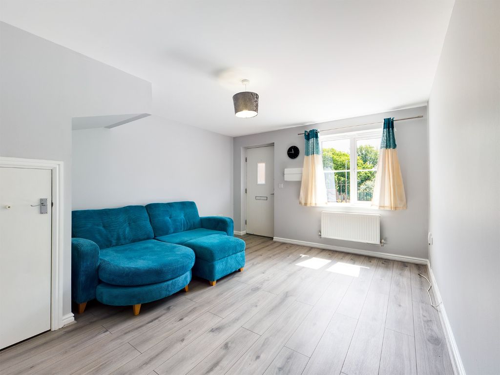 Property photo 2 of 25