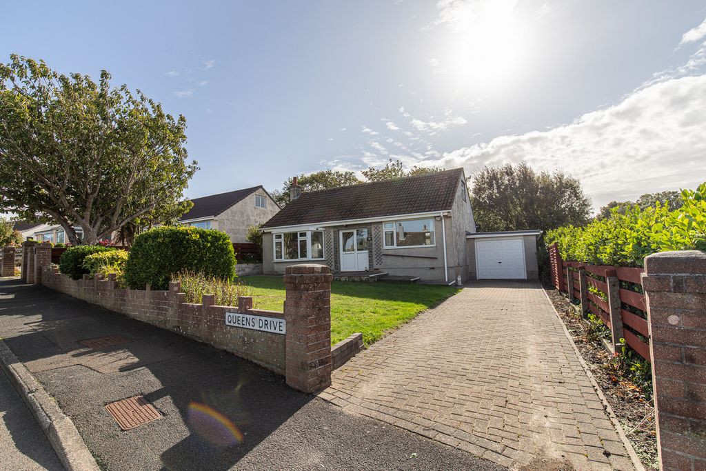 Property photo 1 of 32