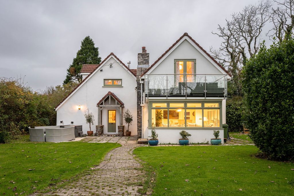 Property photo 2 of 31