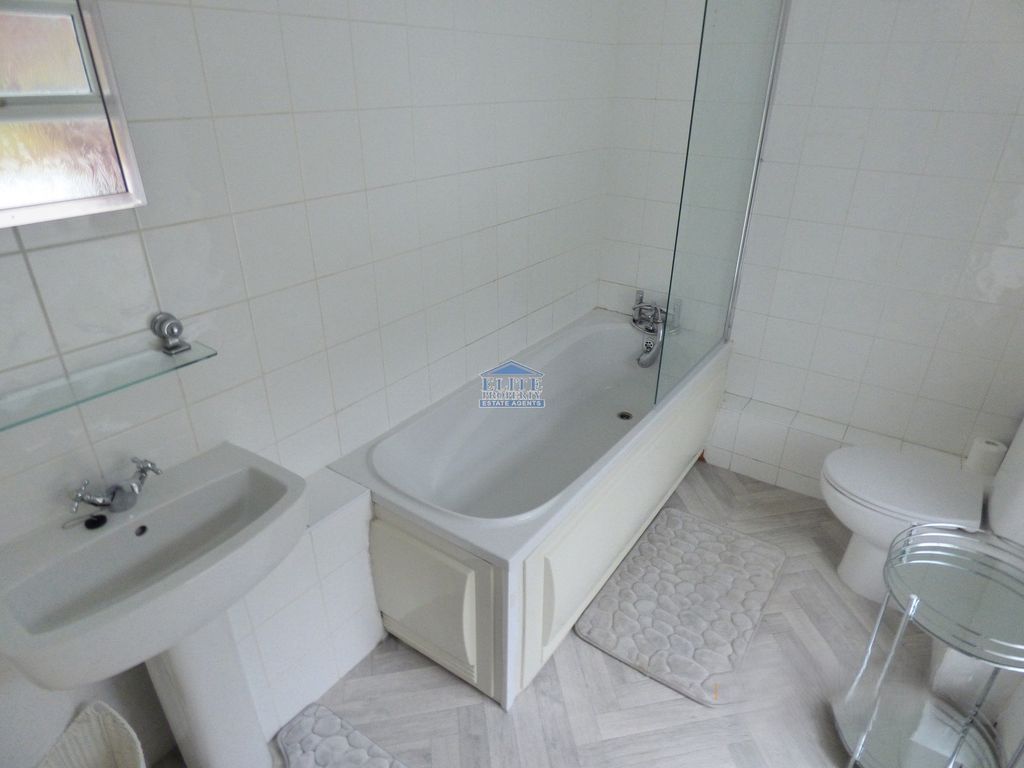 Property photo 2 of 7 Bathroom