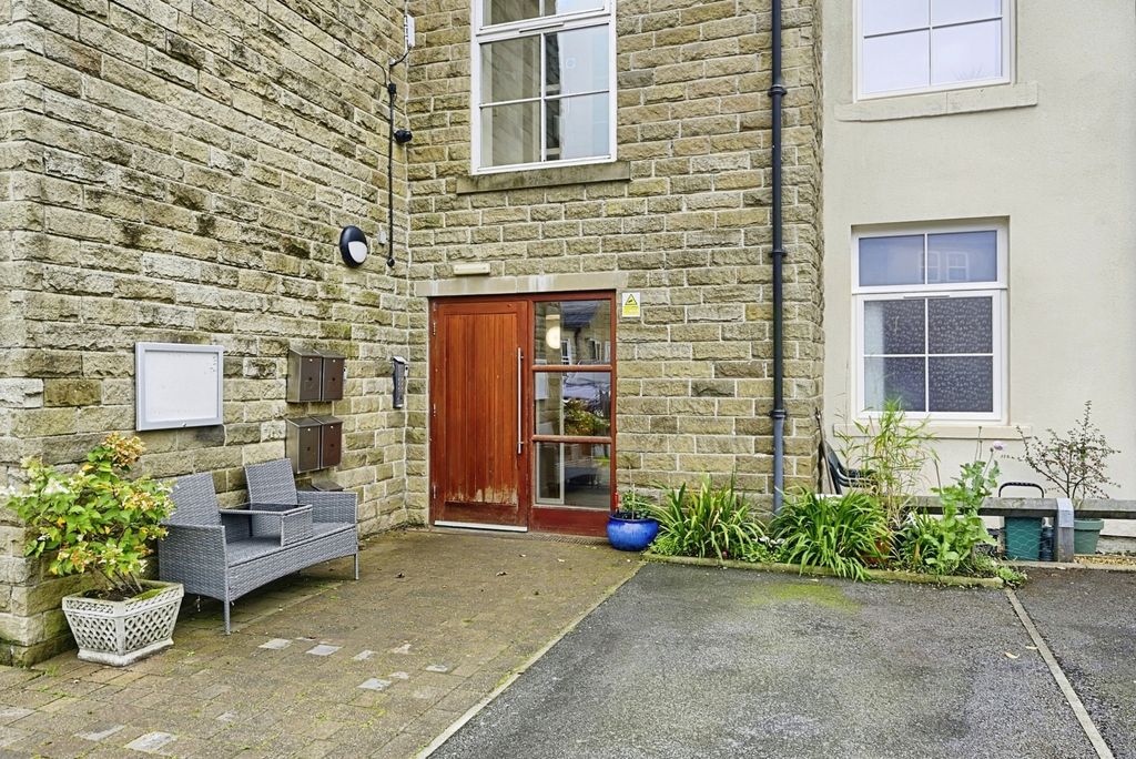Property photo 3 of 20 Pbox-Img.Jpg