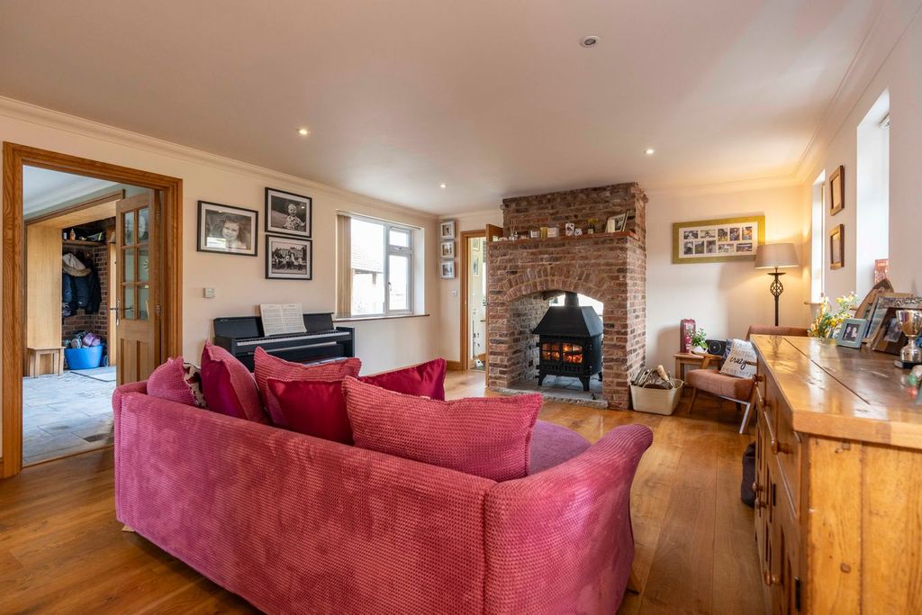 Property photo 2 of 32