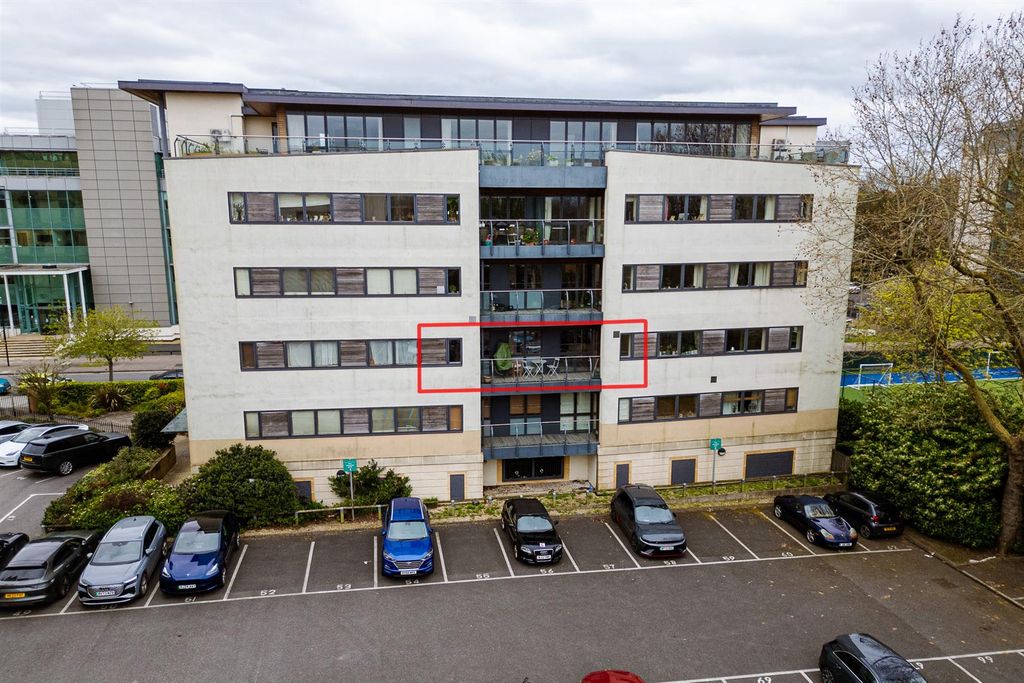 Property photo 1 of 25 11 St. James South One, Jessop Ave, Cheltenham Gl5