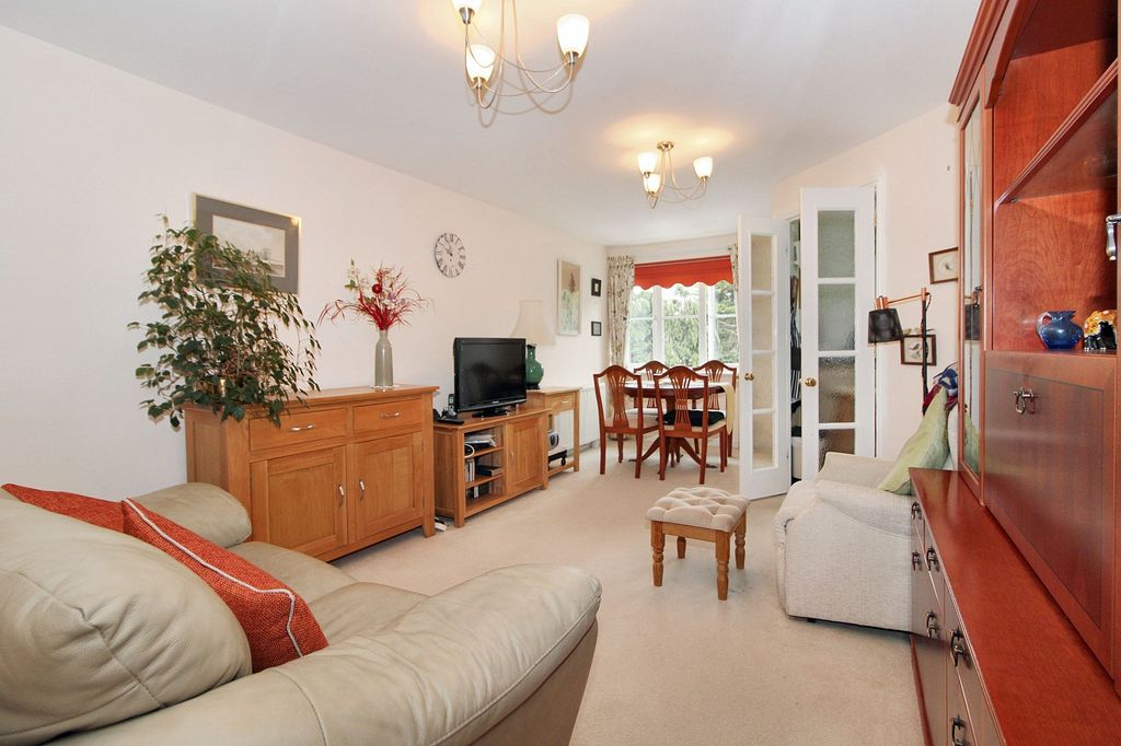 Property photo 1 of 14 Photo 8