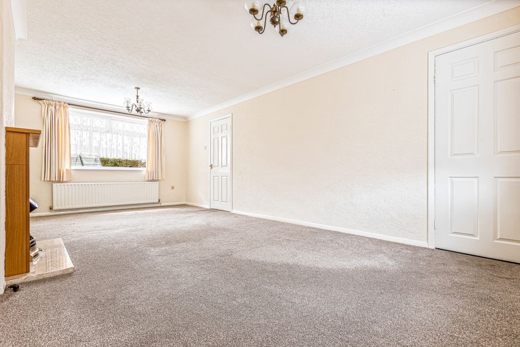 Property photo 2 of 11 Living Room