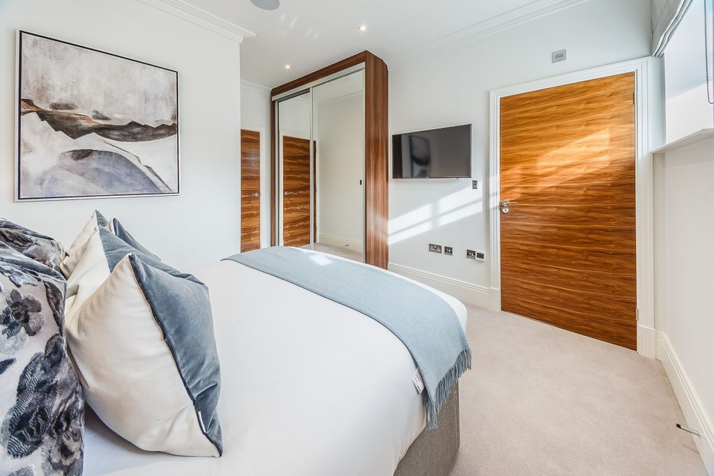 Property photo 3 of 16 8317620-Interior09