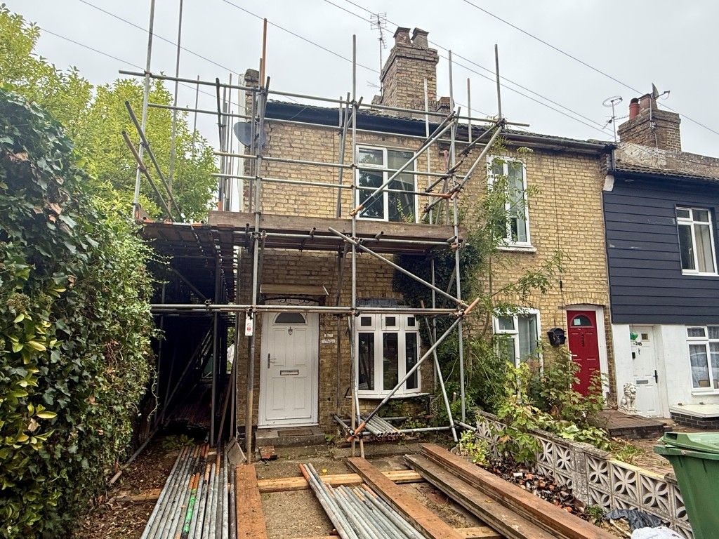 Property photo 1 of 11 End-Terrace House