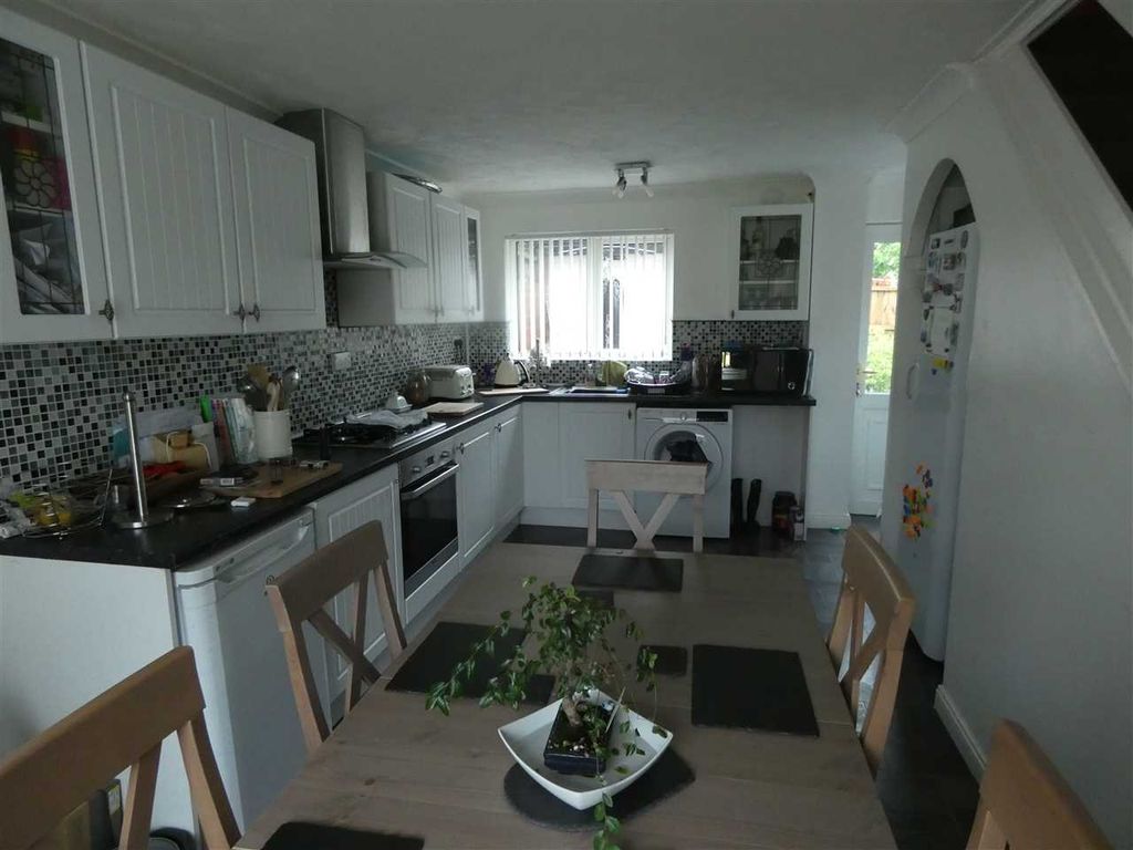 Property photo 2 of 7 Fitted Kitchen Diner