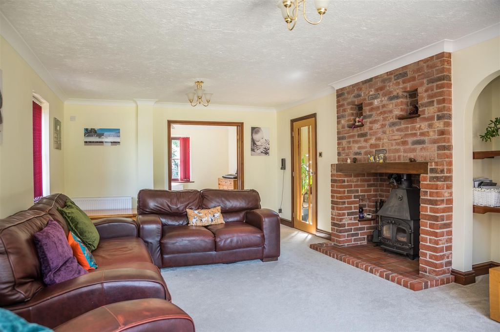 Property photo 2 of 21