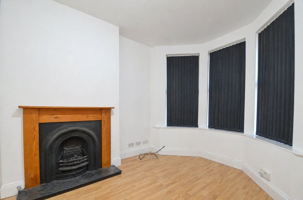 Property photo 2 of 6 Picture No. 11