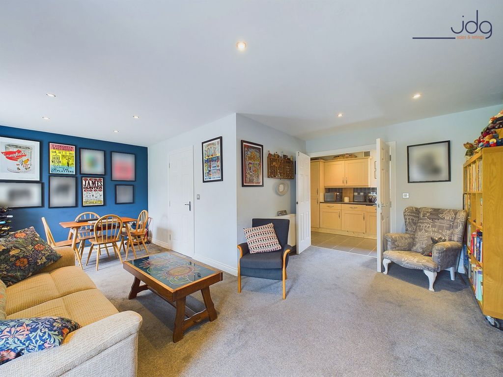 Property photo 2 of 12 Lounge