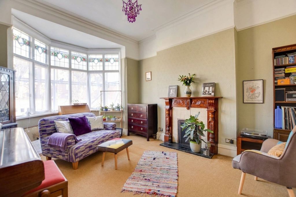 Property photo 2 of 14